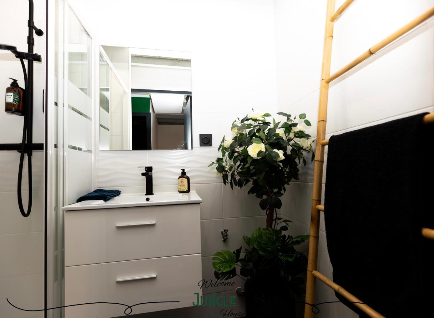 Maison "Jungle House" 90 M2 Billard, Retroprojecteur, Bar A Jeux , Vinyle, Wifi Fibre, Ideal Pro & Famille A Монбризон Экстерьер фото